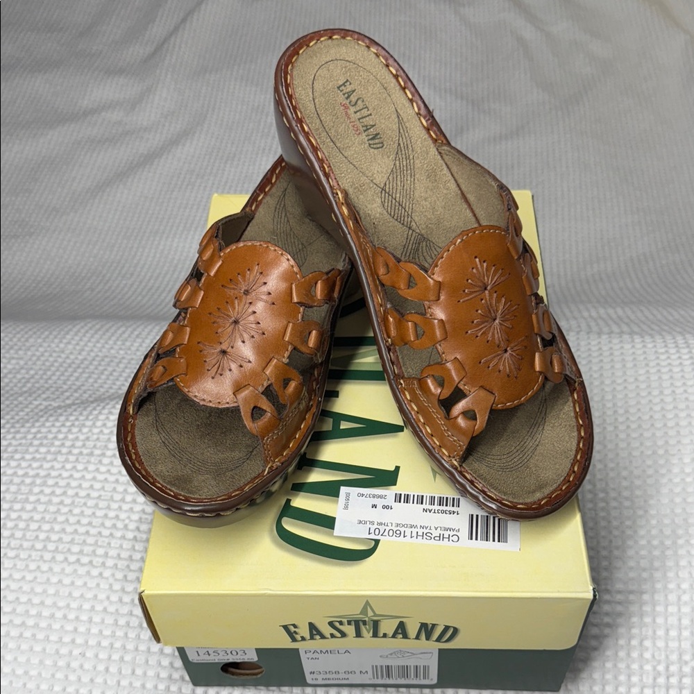 Eastland Women’s Tan Leather Pamela. Sandals - 10